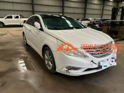 12年现代索纳塔中型车