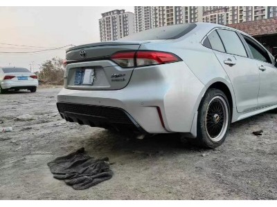 22年丰田雷凌中型车