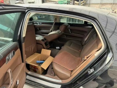 16年大众辉腾中型车