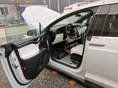 18年特斯拉MODEL X中型车