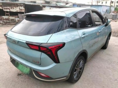 22年哪吒汽车VSUV