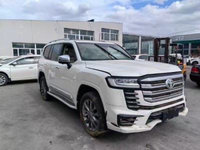 24年丰田兰德酷路泽SUV