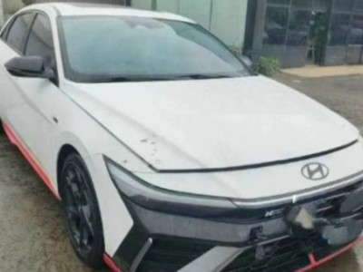 24年现代伊兰特中型车