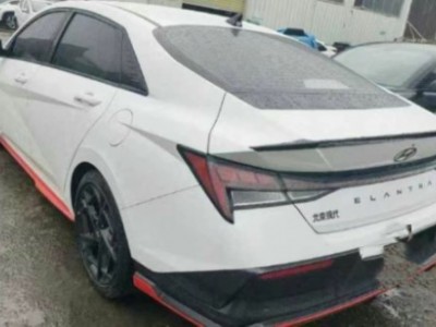 24年现代伊兰特中型车