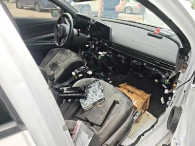 24年现代伊兰特中型车